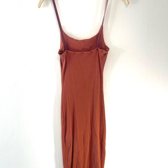 Fitted Rust Ribbed Dress - Picture 3 of 6